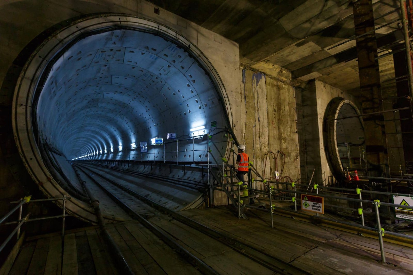 Mega engineering project confirmed: construction is now underway on an underwater rail line designed to connect entire continents through a deep-sea tunnel